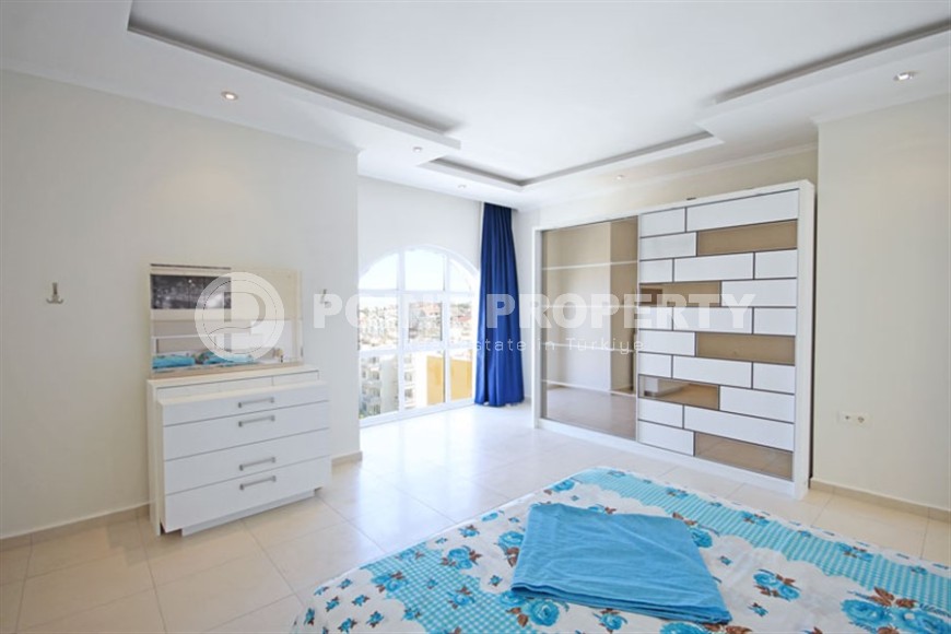Panoramic two-level apartment overlooking the city and the sea, on the 7th floor with an attic 600 meters from the sea-id-8111-photo-9