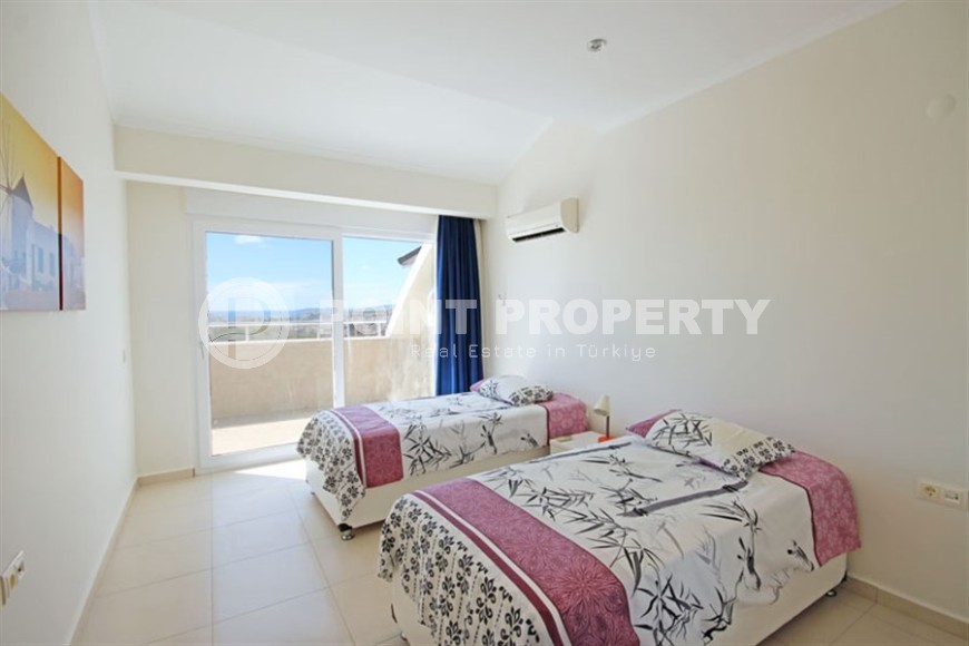 Panoramic two-level apartment overlooking the city and the sea, on the 7th floor with an attic 600 meters from the sea-id-8111-photo-10