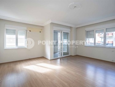 Spacious three bedroom apartment for a large family. Profitable price.-id-8114-photo-2