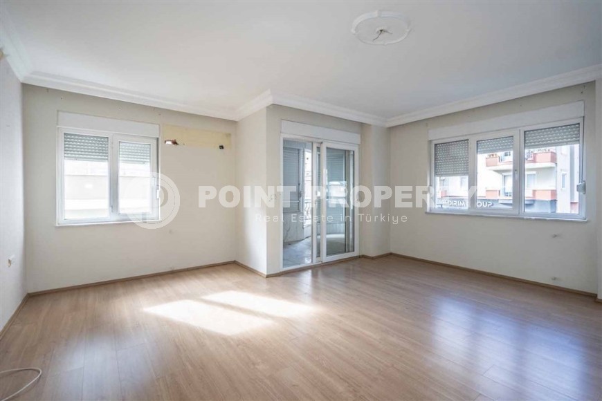 Просторная квартира с тремя спальнями  для большой семьи. Выгодная цена.-id-8114-фото-2