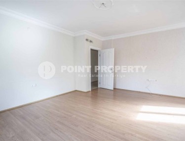 Spacious three bedroom apartment for a large family. Profitable price.-id-8114-photo-3