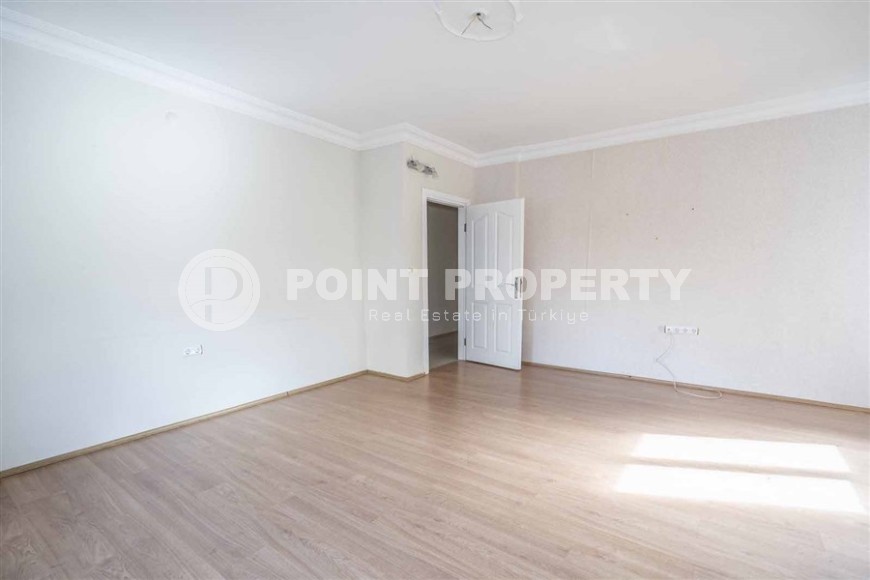 Просторная квартира с тремя спальнями  для большой семьи. Выгодная цена.-id-8114-фото-3