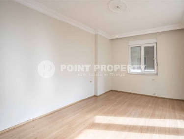 Spacious three bedroom apartment for a large family. Profitable price.-id-8114-photo-4
