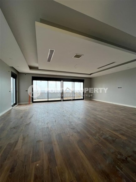 Продается отдельно стоящая вилла с лифтом и бассейном в престижном районе Бекташ, Алания.-id-8126-фото-6