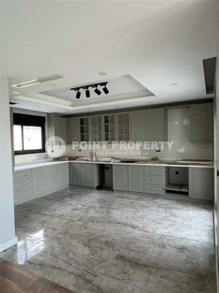 Продается отдельно стоящая вилла с лифтом и бассейном в престижном районе Бекташ, Алания.-id-8126-фото-8