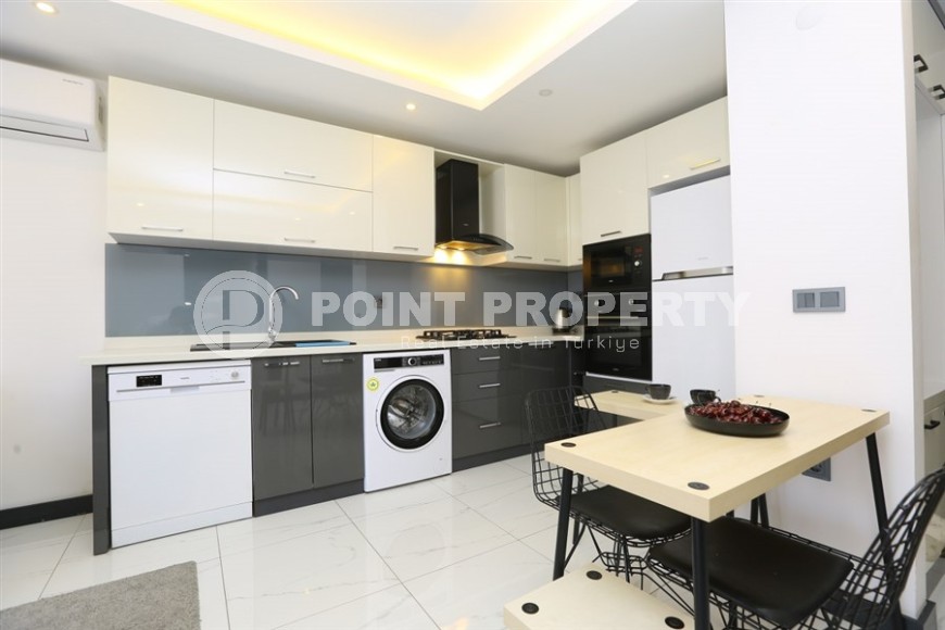 Cozy 1+1 apartment in a modern building on the 2nd floor, in the center of Alanya-id-8165-photo-3