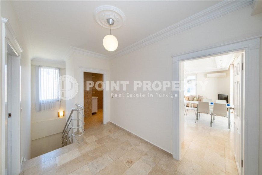 Luxurious garden duplex overlooking the Mediterranean Sea.-id-8181-photo-6