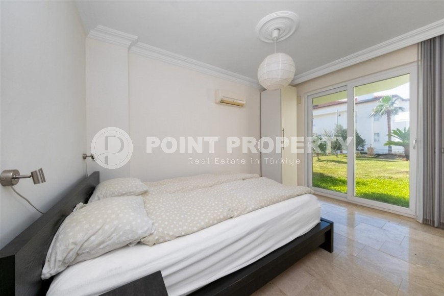 Luxurious garden duplex overlooking the Mediterranean Sea.-id-8181-photo-8