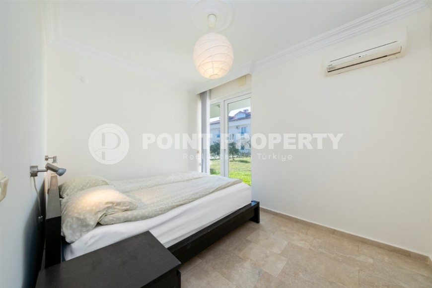 Luxurious garden duplex overlooking the Mediterranean Sea.-id-8181-photo-9