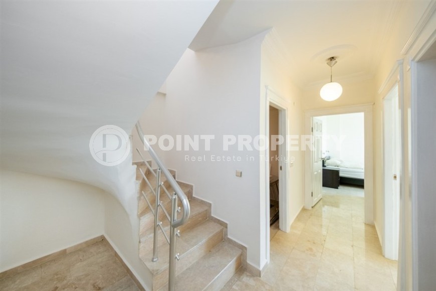 Luxurious garden duplex overlooking the Mediterranean Sea.-id-8181-photo-10