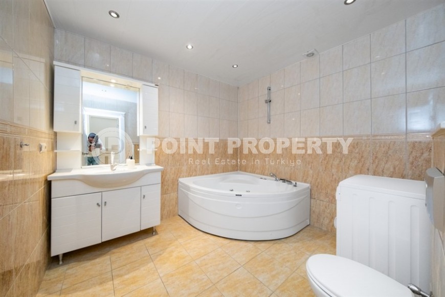 Luxurious garden duplex overlooking the Mediterranean Sea.-id-8181-photo-11