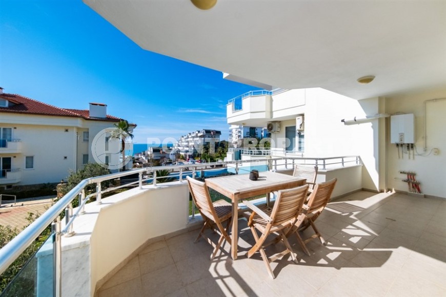 Luxurious garden duplex overlooking the Mediterranean Sea.-id-8181-photo-14