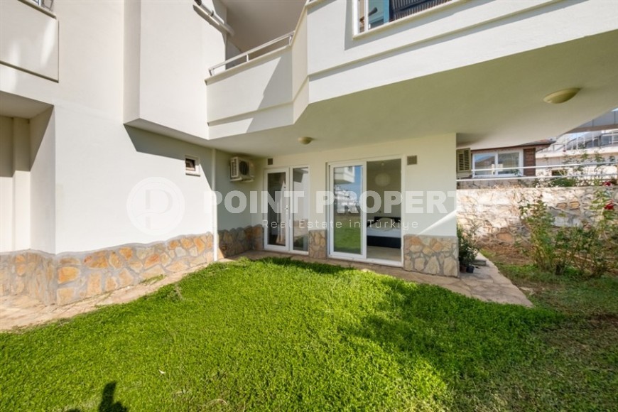 Luxurious garden duplex overlooking the Mediterranean Sea.-id-8181-photo-16