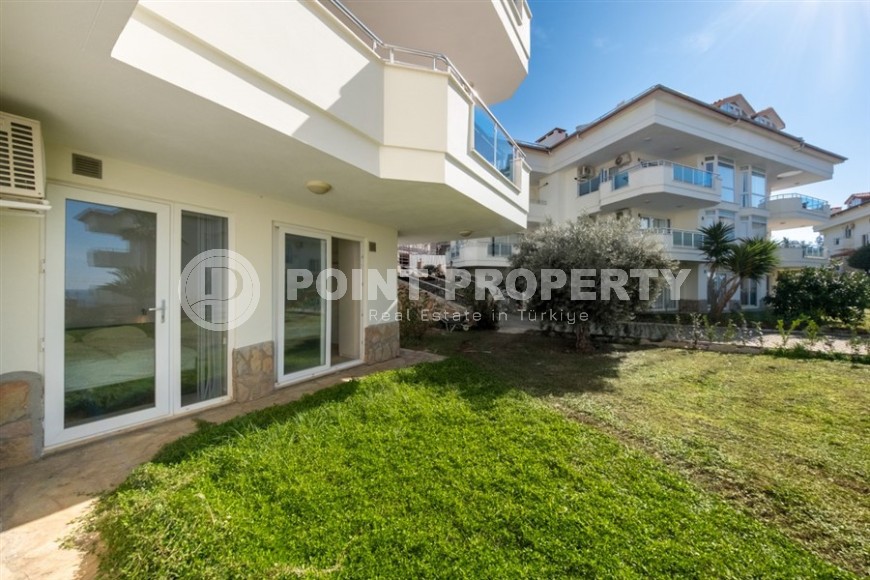 Luxurious garden duplex overlooking the Mediterranean Sea.-id-8181-photo-17