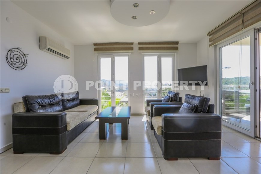 Двухуровневые апартаменты с видом на море и горы.-id-8191-фото-2