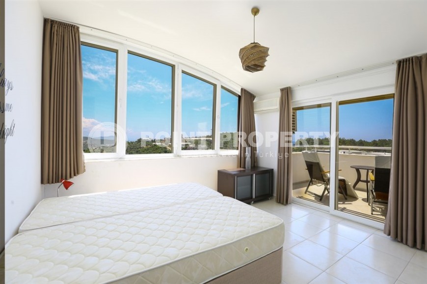 Двухуровневые апартаменты с видом на море и горы.-id-8191-фото-6