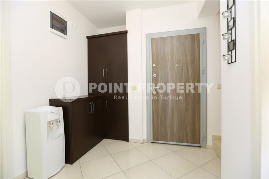 Двухуровневые апартаменты с видом на море и горы.-id-8191-фото-12