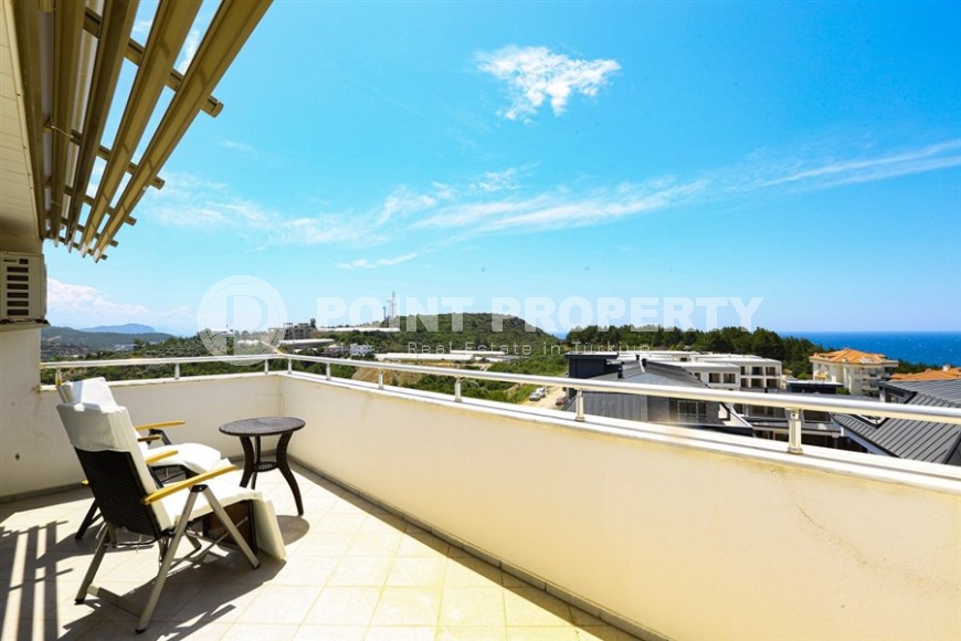 Двухуровневые апартаменты с видом на море и горы.-id-8191-фото-17