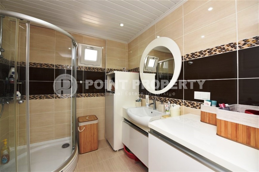 Трехкомнатная квартира в добротном доме в Махмутларе-id-8196-фото-9