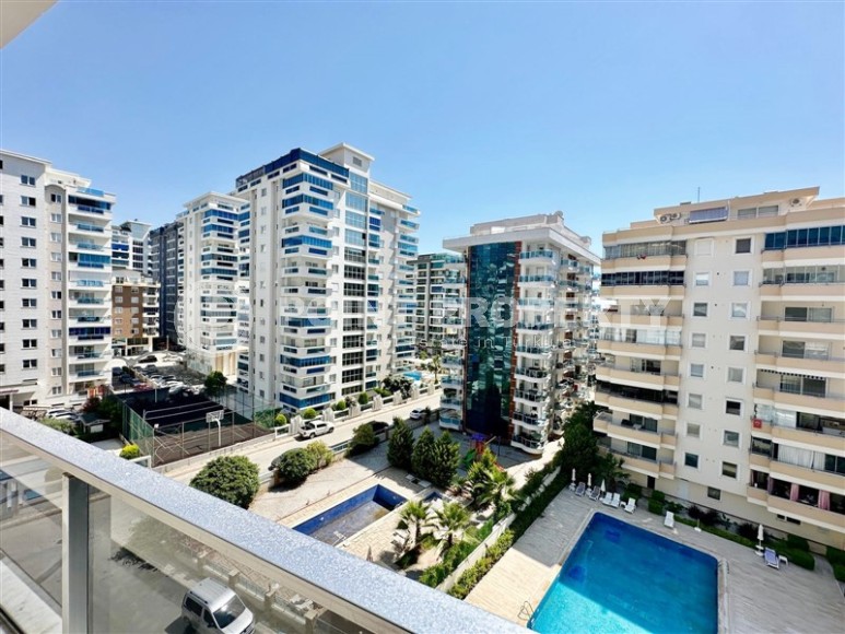 Large bright apartment in a complex with a swimming pool-id-8208-photo-12