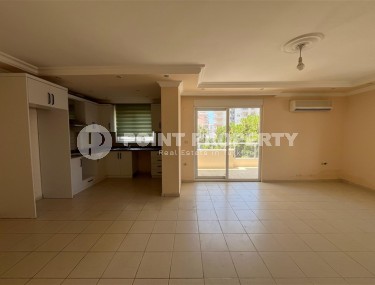 Apartment in a building with a swimming pool and parking-id-8213-photo-4