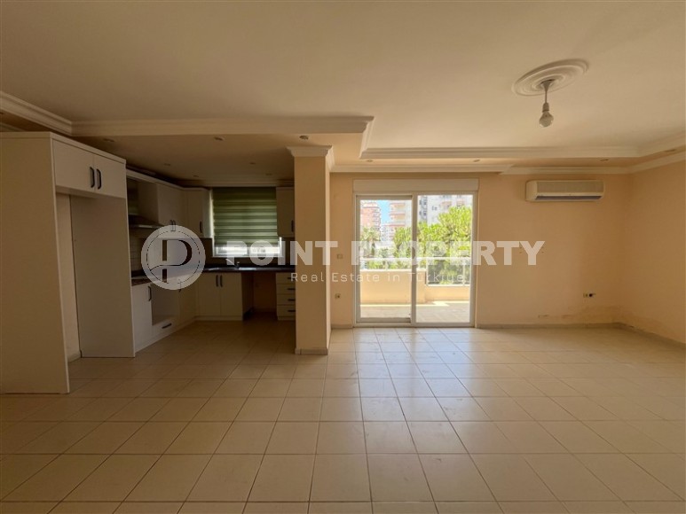 Apartment in a building with a swimming pool and parking-id-8213-photo-4