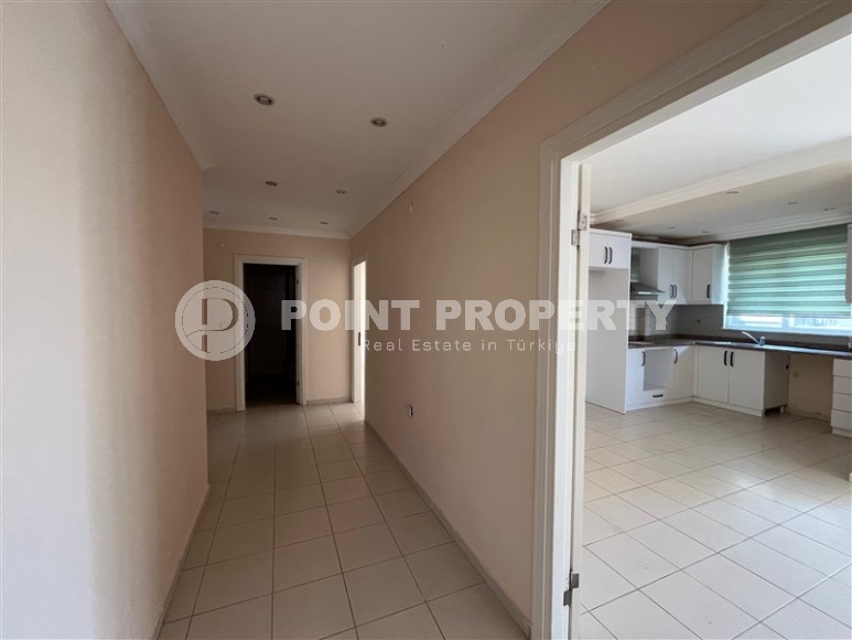 Apartment in a building with a swimming pool and parking-id-8213-photo-9