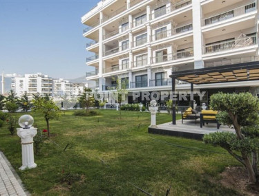 Spacious three-room apartment in a new luxury complex. 250 meters to the sea. Kargicak District-id-1645-photo-1