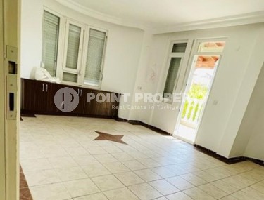 Великолепная триплекс-вилла с террасой в Кестеле-id-8268-фото-3