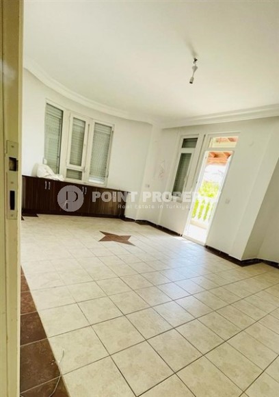 Великолепная триплекс-вилла с террасой в Кестеле-id-8268-фото-3