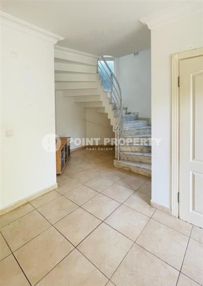 Великолепная триплекс-вилла с террасой в Кестеле-id-8268-фото-4