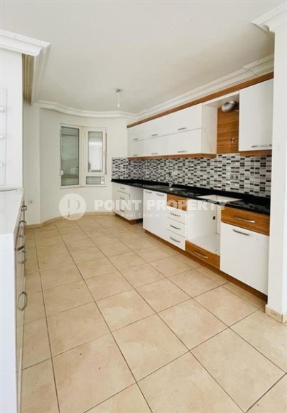 Великолепная триплекс-вилла с террасой в Кестеле-id-8268-фото-6