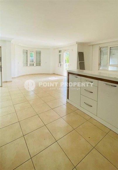 Великолепная триплекс-вилла с террасой в Кестеле-id-8268-фото-7