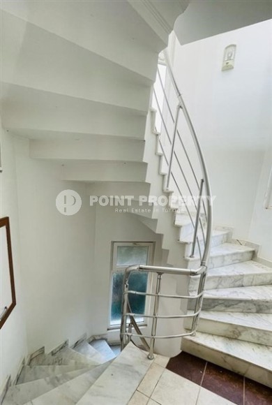 Великолепная триплекс-вилла с террасой в Кестеле-id-8268-фото-11