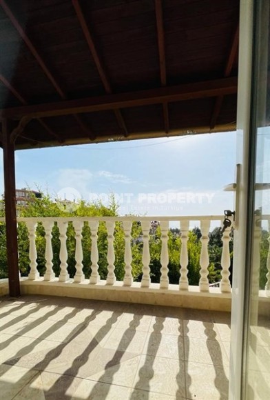 Великолепная триплекс-вилла с террасой в Кестеле-id-8268-фото-12