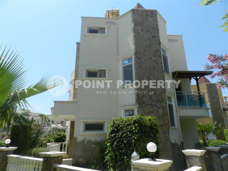 Великолепная триплекс-вилла с террасой в Кестеле-id-8268-фото-20