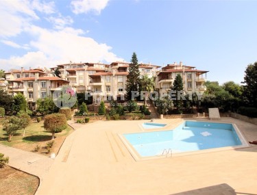 Комфортабельная вилла-близнец с садовым участком, в Кестеле-id-8269-фото-1