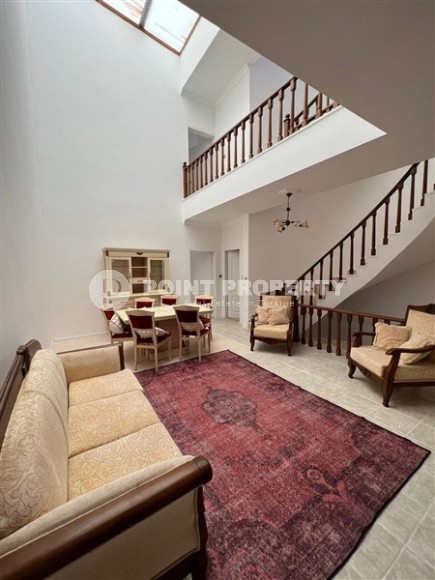 Трехэтажная вилла-близнец с великолепным садом в Кестеле!-id-8270-фото-2