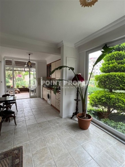 Трехэтажная вилла-близнец с великолепным садом в Кестеле!-id-8270-фото-3