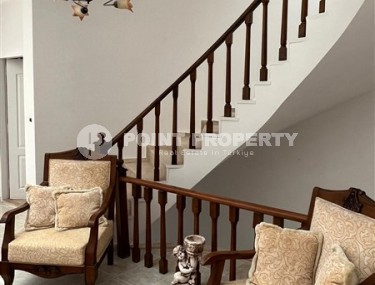 Трехэтажная вилла-близнец с великолепным садом в Кестеле!-id-8270-фото-5