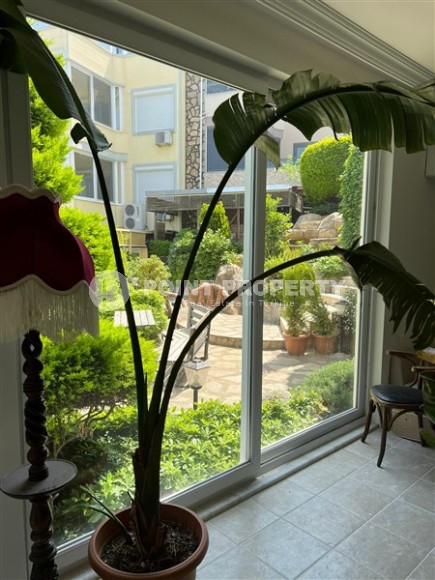 Трехэтажная вилла-близнец с великолепным садом в Кестеле!-id-8270-фото-8