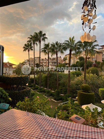 Трехэтажная вилла-близнец с великолепным садом в Кестеле!-id-8270-фото-9