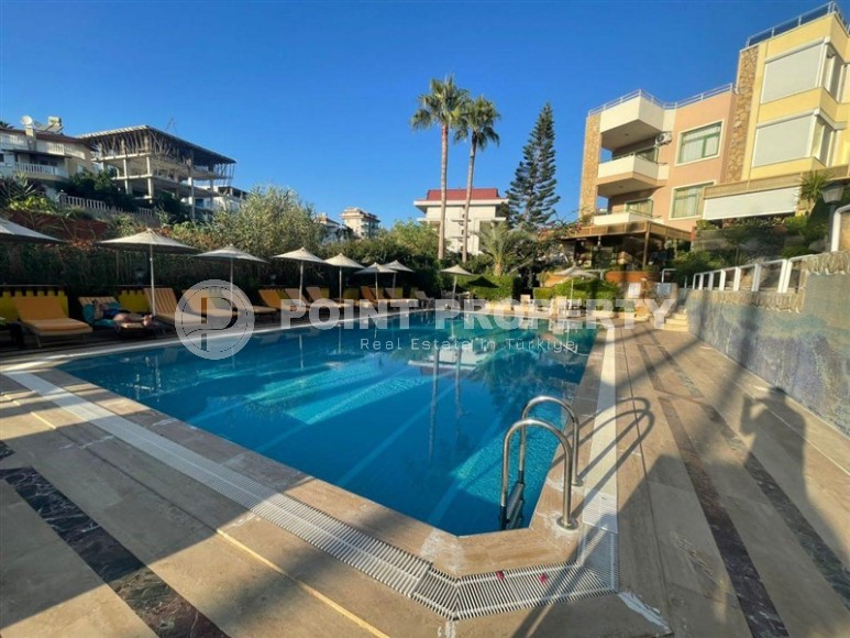 Трехэтажная вилла-близнец с великолепным садом в Кестеле!-id-8270-фото-12