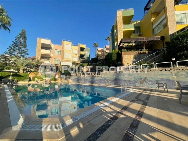 Трехэтажная вилла-близнец с великолепным садом в Кестеле!-id-8270-фото-14