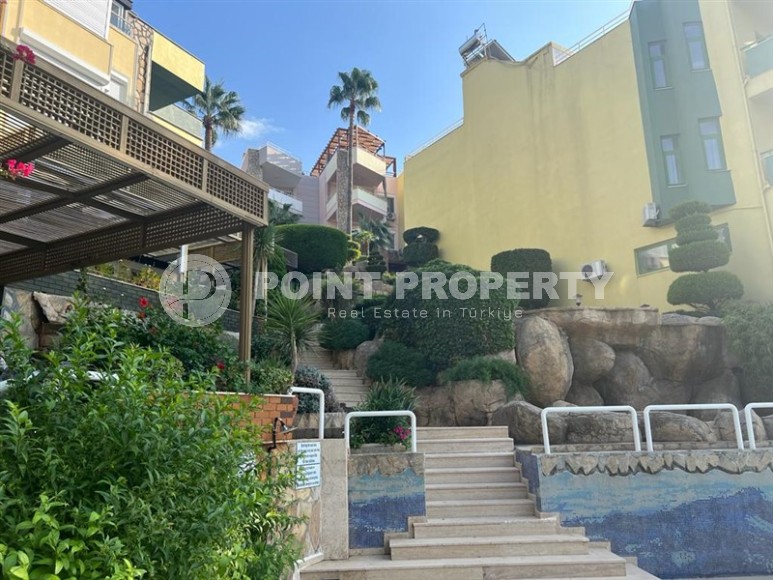 Трехэтажная вилла-близнец с великолепным садом в Кестеле!-id-8270-фото-15