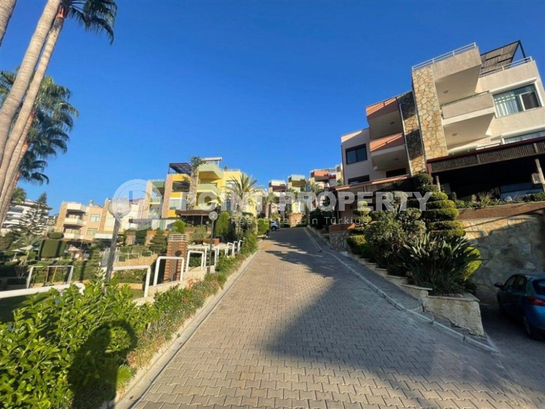 Трехэтажная вилла-близнец с великолепным садом в Кестеле!-id-8270-фото-16