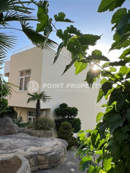 Трехэтажная вилла-близнец с великолепным садом в Кестеле!-id-8270-фото-17