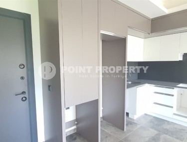 Небольшая новая квартира с чистовой отделкой в 650 метрах от моря, в центре популярного района Аланьи - Махмутлар-id-7310-фото-3