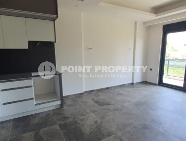 Небольшая новая квартира с чистовой отделкой в 650 метрах от моря, в центре популярного района Аланьи - Махмутлар-id-7310-фото-5