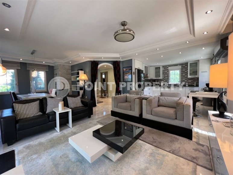 Великолепная вилла с собственным садом в районе Инжекум-id-8344-фото-4